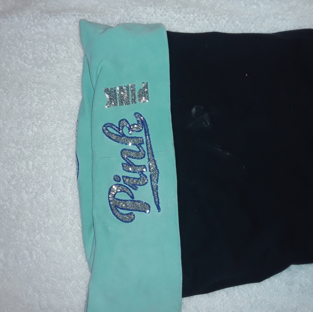 Yoga leggings by pink